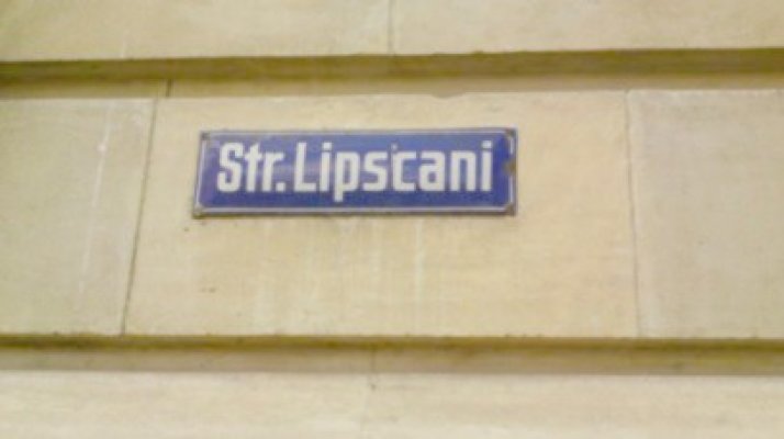 Panică în Centrul vechi al Capitalei: s-au prăbuşit pereţii unei clădiri